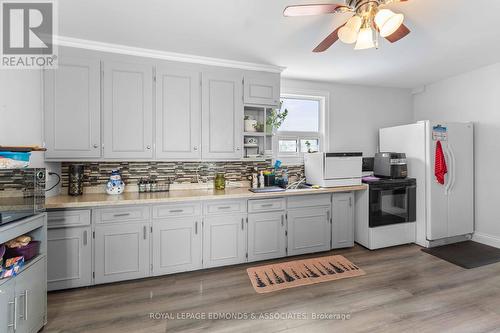 981 Lea Street, Pembroke, ON - Indoor Photo Showing Kitchen