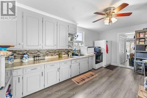 981 Lea Street, Pembroke, ON - Indoor Photo Showing Kitchen