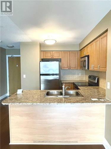 609 - 32 Clegg Road, Markham, ON - Indoor Photo Showing Kitchen With Double Sink