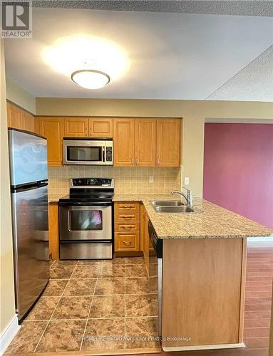 609 - 32 Clegg Road, Markham, ON - Indoor Photo Showing Kitchen With Double Sink