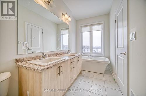 17 Gillies Lane, Richmond Hill, ON - Indoor Photo Showing Bathroom