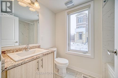 17 Gillies Lane, Richmond Hill, ON - Indoor Photo Showing Bathroom