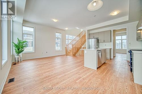 17 Gillies Lane, Richmond Hill, ON - Indoor Photo Showing Kitchen