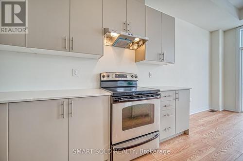 17 Gillies Lane, Richmond Hill, ON - Indoor Photo Showing Kitchen