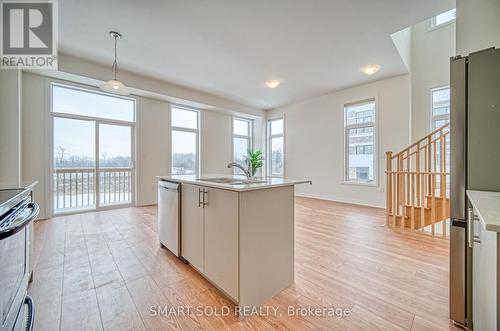 17 Gillies Lane, Richmond Hill, ON - Indoor Photo Showing Kitchen