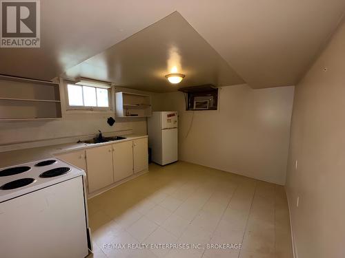 496 Carlton Street, St. Catharines (444 - Carlton/Bunting), ON - Indoor Photo Showing Laundry Room