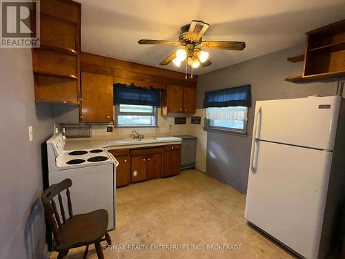 496 Carlton Street, St. Catharines (444 - Carlton/Bunting), ON - Indoor Photo Showing Kitchen