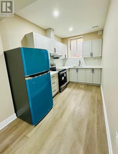 3 Elverton Crescent, Brampton, ON - Indoor Photo Showing Kitchen