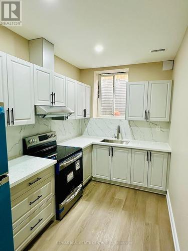 3 Elverton Crescent, Brampton, ON - Indoor Photo Showing Kitchen