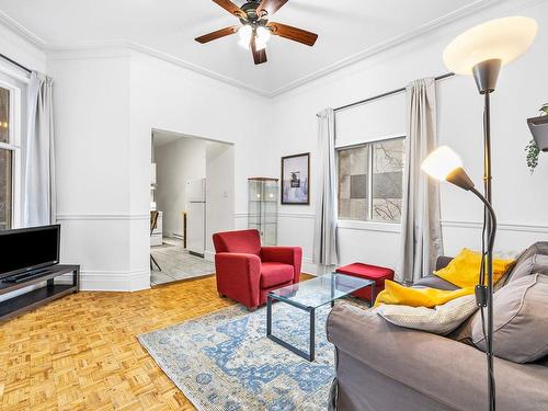 Salon - 1217 Rue Atateken, Montréal (Ville-Marie), QC - Indoor Photo Showing Living Room