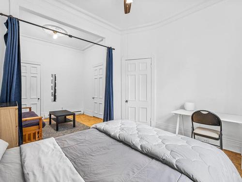 Chambre Ã  coucher principale - 1217 Rue Atateken, Montréal (Ville-Marie), QC - Indoor Photo Showing Bedroom