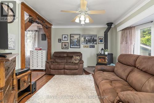 77 Bond Street E, Kawartha Lakes (Fenelon Falls), ON - Indoor Photo Showing Living Room With Fireplace