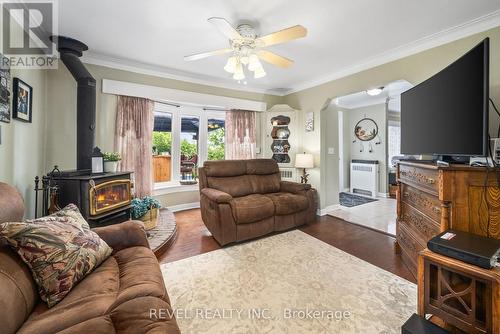 77 Bond Street E, Kawartha Lakes (Fenelon Falls), ON - Indoor Photo Showing Living Room With Fireplace