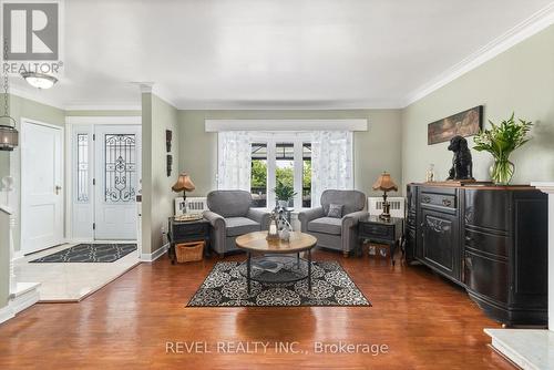 77 Bond Street E, Kawartha Lakes (Fenelon Falls), ON - Indoor Photo Showing Living Room