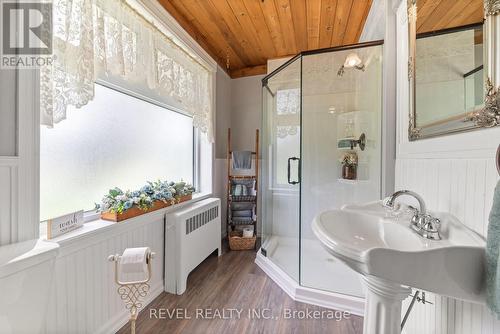 77 Bond Street E, Kawartha Lakes (Fenelon Falls), ON - Indoor Photo Showing Bathroom