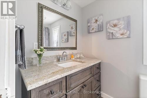 77 Bond Street E, Kawartha Lakes (Fenelon Falls), ON - Indoor Photo Showing Bathroom