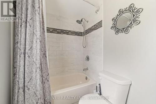 77 Bond Street E, Kawartha Lakes (Fenelon Falls), ON - Indoor Photo Showing Bathroom