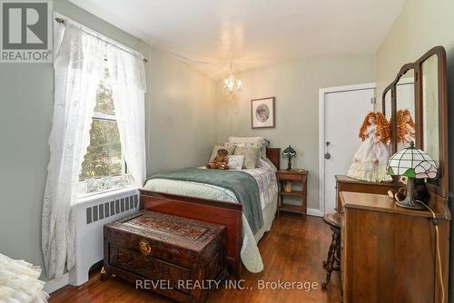 77 Bond Street E, Kawartha Lakes (Fenelon Falls), ON - Indoor Photo Showing Bedroom