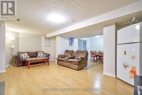 41 Timbercreek Court, Toronto, ON - Indoor Photo Showing Living Room