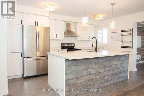 1576 Leblanc Court, Milton, ON - Indoor Photo Showing Kitchen With Upgraded Kitchen