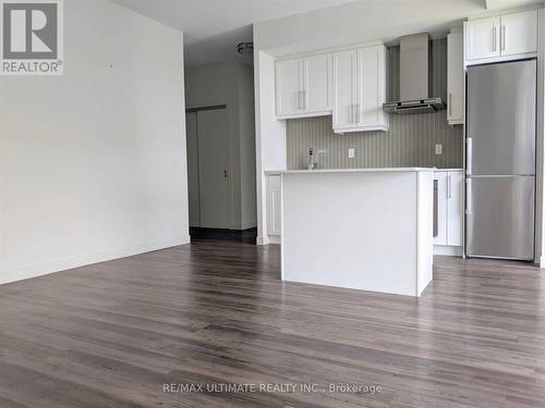 1602 - 2087 Fairview Street, Burlington, ON - Indoor Photo Showing Kitchen