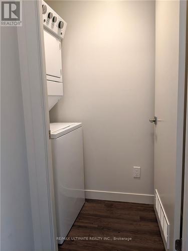 1602 - 2087 Fairview Street, Burlington, ON - Indoor Photo Showing Laundry Room