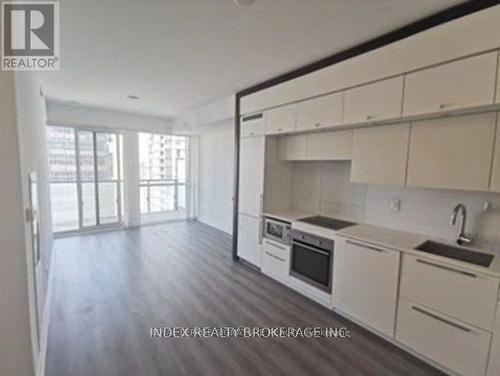 4107 - 15 Grenville Street, Toronto, ON - Indoor Photo Showing Kitchen