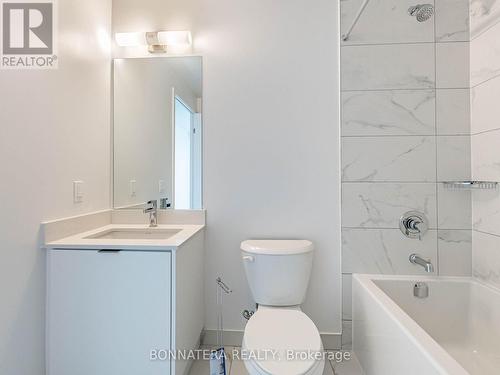 1602 - 202 Burnhamthorpe Road E, Mississauga, ON - Indoor Photo Showing Bathroom