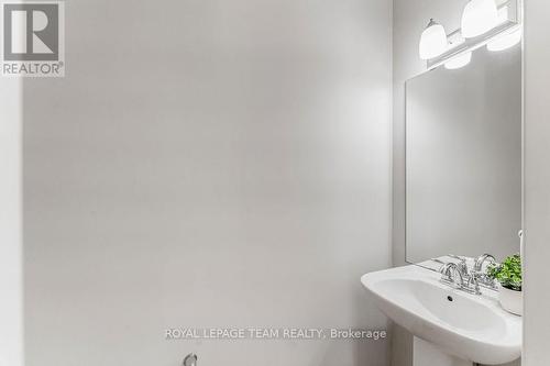 106 Pinelock Street, Ottawa, ON - Indoor Photo Showing Bathroom