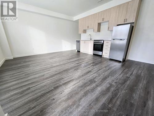 Main - 33 Rainwater Lane, Barrie, ON - Indoor Photo Showing Kitchen