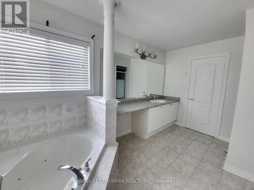 37 Maple Crown Terrace, Barrie, ON - Indoor Photo Showing Bathroom