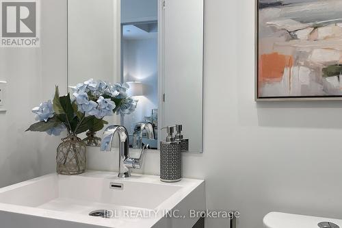 506 - 39 Roehampton Avenue, Toronto, ON - Indoor Photo Showing Bathroom