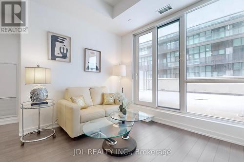 506 - 39 Roehampton Avenue, Toronto, ON - Indoor Photo Showing Living Room