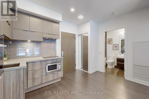 506 - 39 Roehampton Avenue, Toronto, ON - Indoor Photo Showing Kitchen