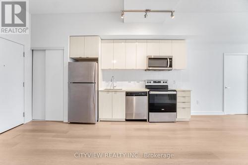 816 - 859 The Queensway, Toronto, ON - Indoor Photo Showing Kitchen