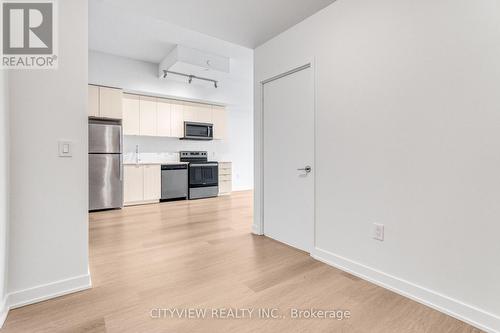 816 - 859 The Queensway, Toronto, ON - Indoor Photo Showing Kitchen