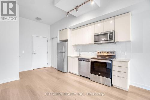 816 - 859 The Queensway, Toronto, ON - Indoor Photo Showing Kitchen