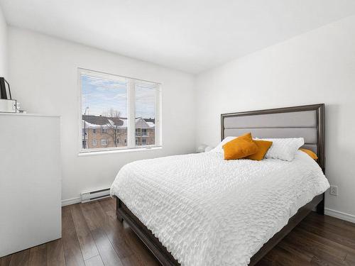 Master bedroom - 330-3415 Boul. Albert-Chrétien, Québec (Beauport), QC - Indoor Photo Showing Bedroom