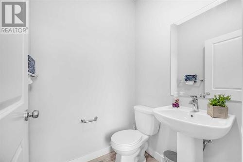 221 Belmont Street Sw, Calgary, AB - Indoor Photo Showing Bathroom