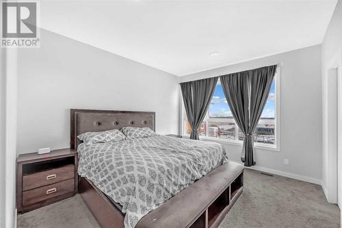 221 Belmont Street Sw, Calgary, AB - Indoor Photo Showing Bedroom