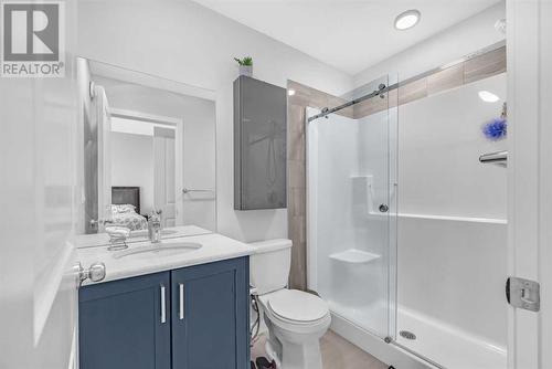 221 Belmont Street Sw, Calgary, AB - Indoor Photo Showing Bathroom