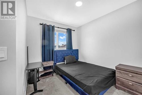 221 Belmont Street Sw, Calgary, AB - Indoor Photo Showing Bedroom