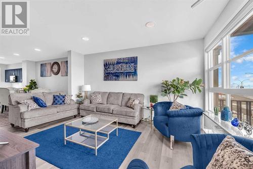 221 Belmont Street Sw, Calgary, AB - Indoor Photo Showing Living Room