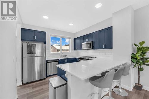 221 Belmont Street Sw, Calgary, AB - Indoor Photo Showing Kitchen With Upgraded Kitchen