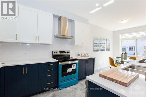 212 Ormiston Crescent, Ottawa, ON - Indoor Photo Showing Kitchen With Double Sink