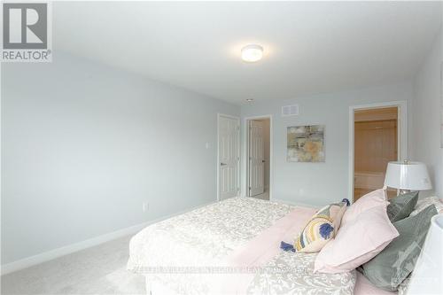 212 Ormiston Crescent, Ottawa, ON - Indoor Photo Showing Bedroom