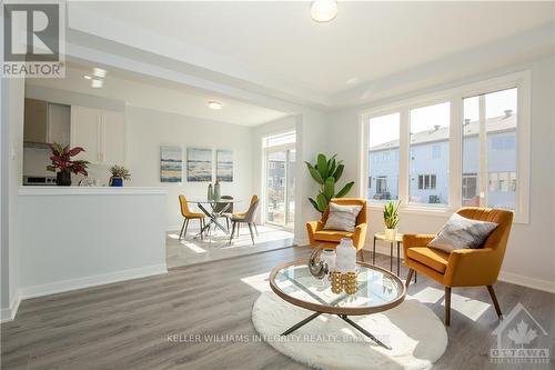 212 Ormiston Crescent, Ottawa, ON - Indoor Photo Showing Living Room