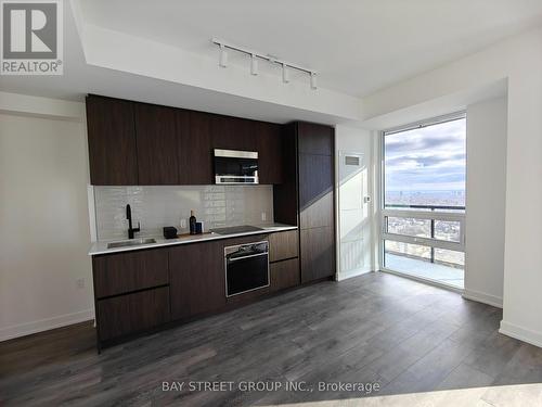 2502 - 127 Broadway Avenue, Toronto, ON - Indoor Photo Showing Kitchen