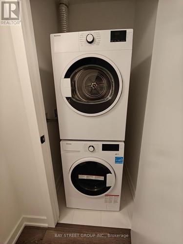 2502 - 127 Broadway Avenue, Toronto, ON - Indoor Photo Showing Laundry Room