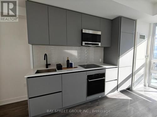 2702 - 127 Broadway Avenue, Toronto, ON - Indoor Photo Showing Kitchen